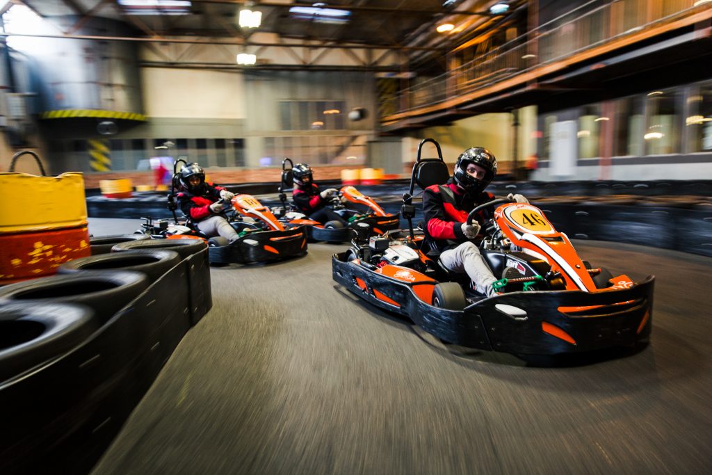 Vrijgezellen - Groepen - weekendhulp receptie - Weekendhulp bediening - Activiteitenbegeleider - Medewerker kartbaan - Karten - Kids Karting School - Kart Circuit Utrecht - Karten Leidsche Rijn - Karten Maarssen - Indoor kartbaan - Kartbaan Utrecht - Karten Utrecht - Racecircuit Utrecht - Uitje karten - Langste indoor Kartbaan - Dagje uit met kinderen - Sportief Vrijgezellenfeest Utrecht - Medewerker bediening -Vrijgezellenfeest Utrecht